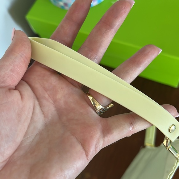 Authentic Burberry light lime green Wristlet - Picture 8 of 8